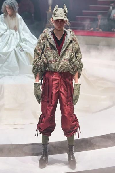 Look 4